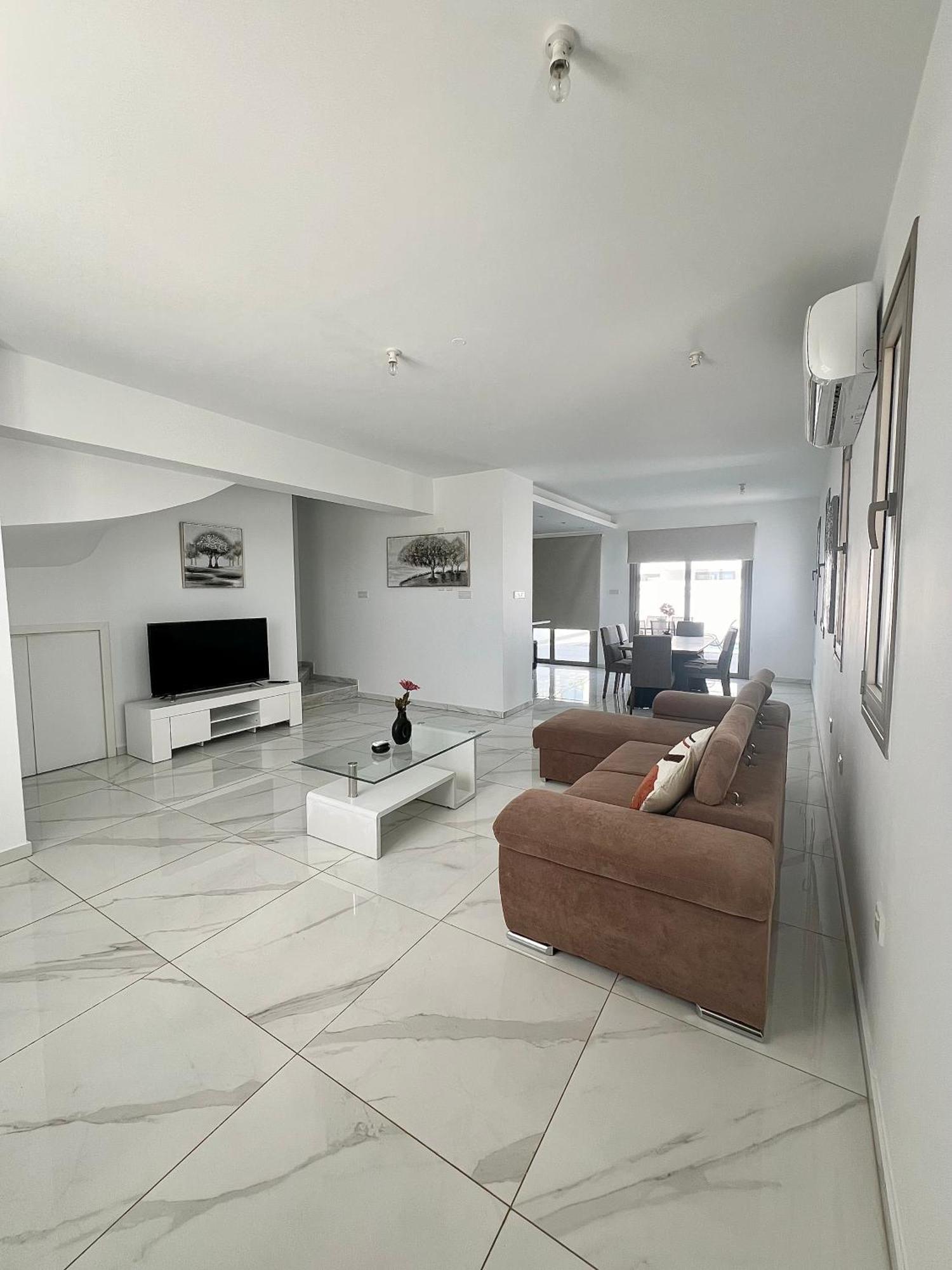 Hubstay - Seaview Villa Oriana In Larnaca, 10 Min Walk To The Beach Εξωτερικό φωτογραφία