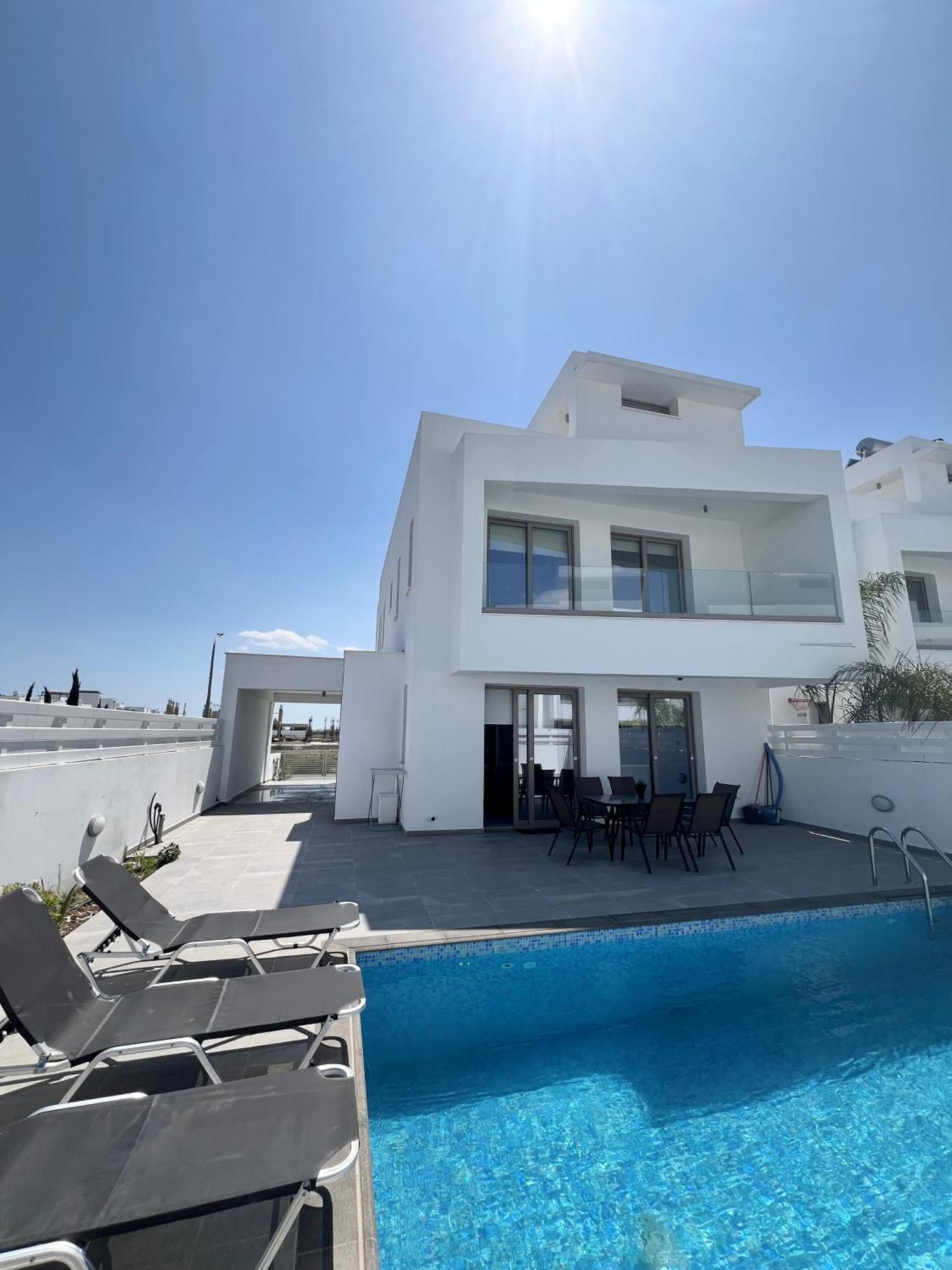 Hubstay - Seaview Villa Oriana In Larnaca, 10 Min Walk To The Beach Εξωτερικό φωτογραφία