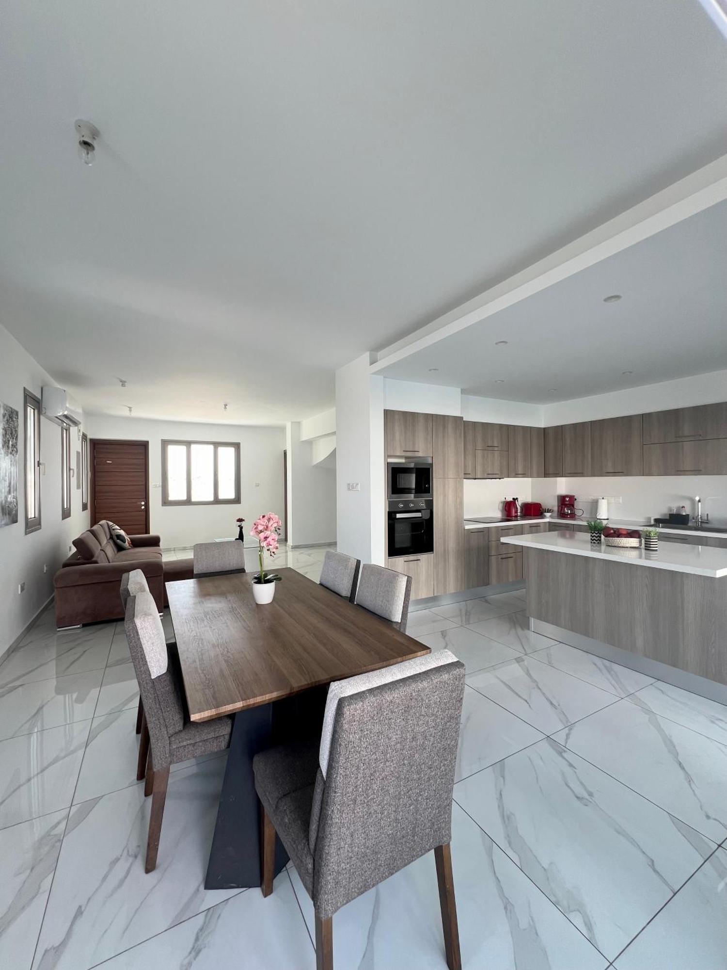Hubstay - Seaview Villa Oriana In Larnaca, 10 Min Walk To The Beach Εξωτερικό φωτογραφία