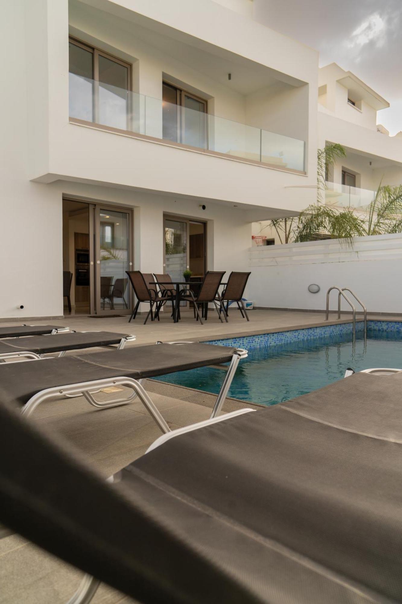 Hubstay - Seaview Villa Oriana In Larnaca, 10 Min Walk To The Beach Εξωτερικό φωτογραφία