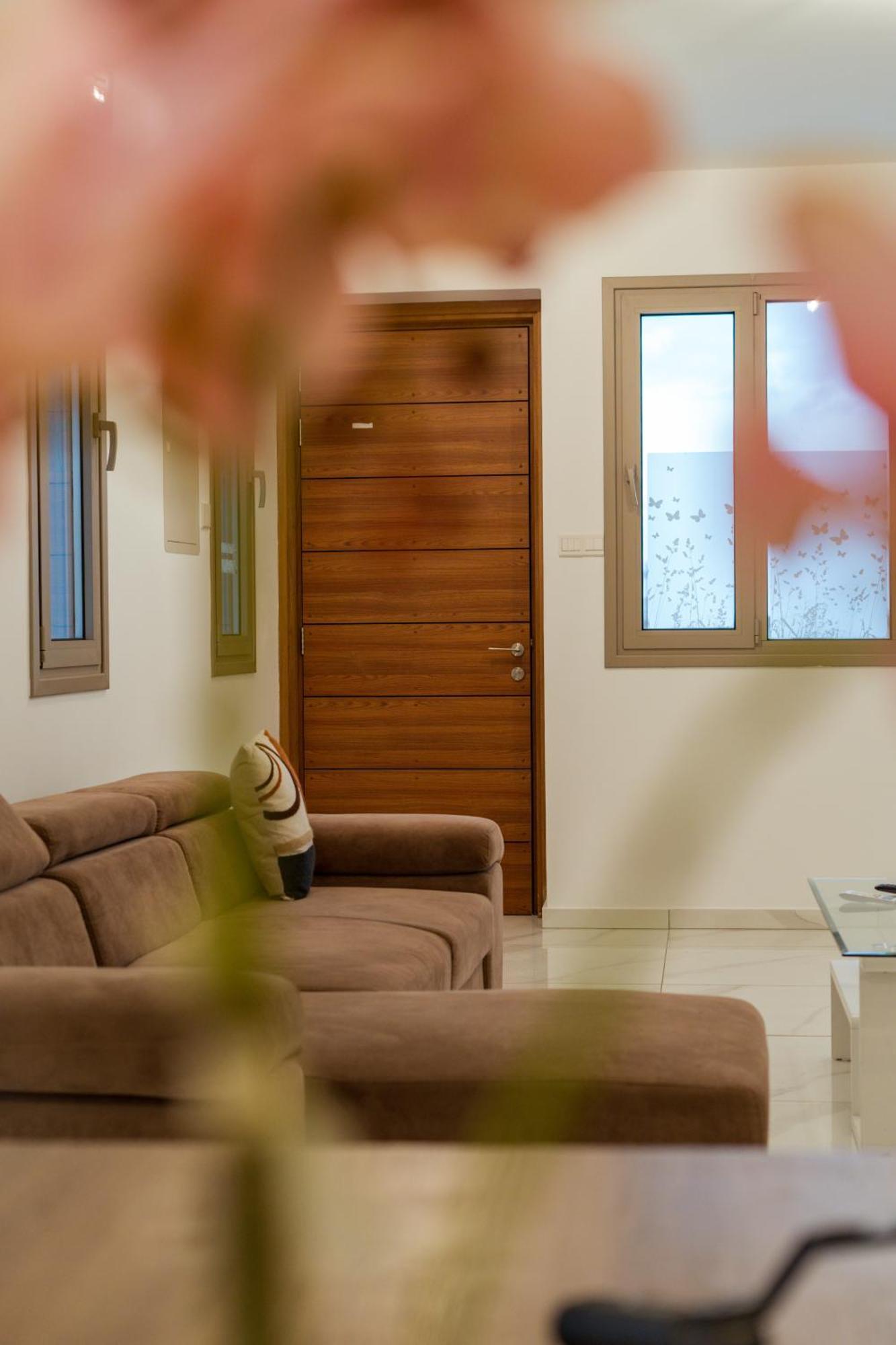 Hubstay - Seaview Villa Oriana In Larnaca, 10 Min Walk To The Beach Εξωτερικό φωτογραφία